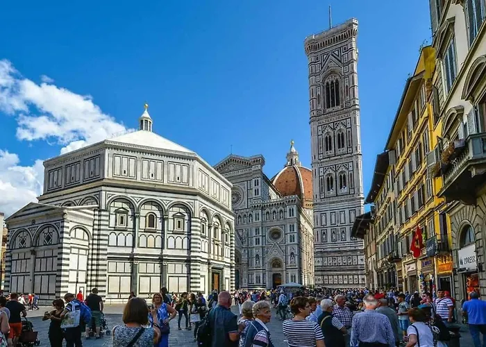 Piazza Di Santa Trinita 2
