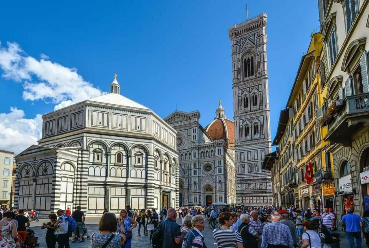 Piazza Di Santa Trinita 2