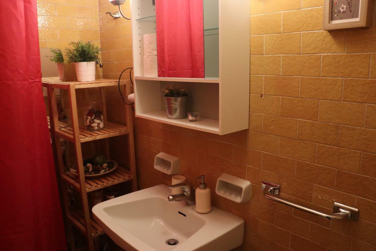 Apartment Piazza Di Santa Trinita 2 *
